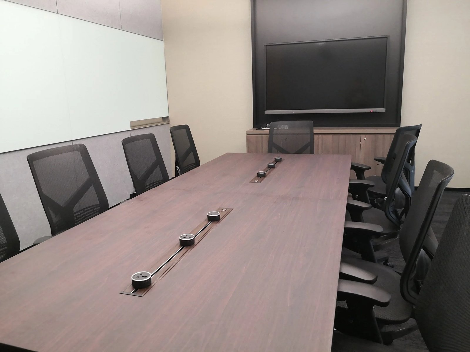 Line8 Model SL track in Burmese Teak above a conference table