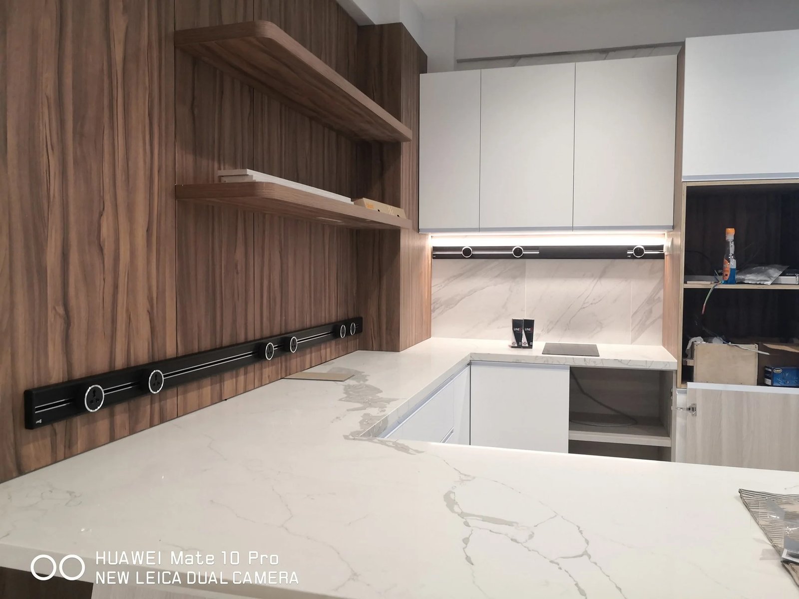 Line8 Model SL track in Black Hairline above a kitchen sink
