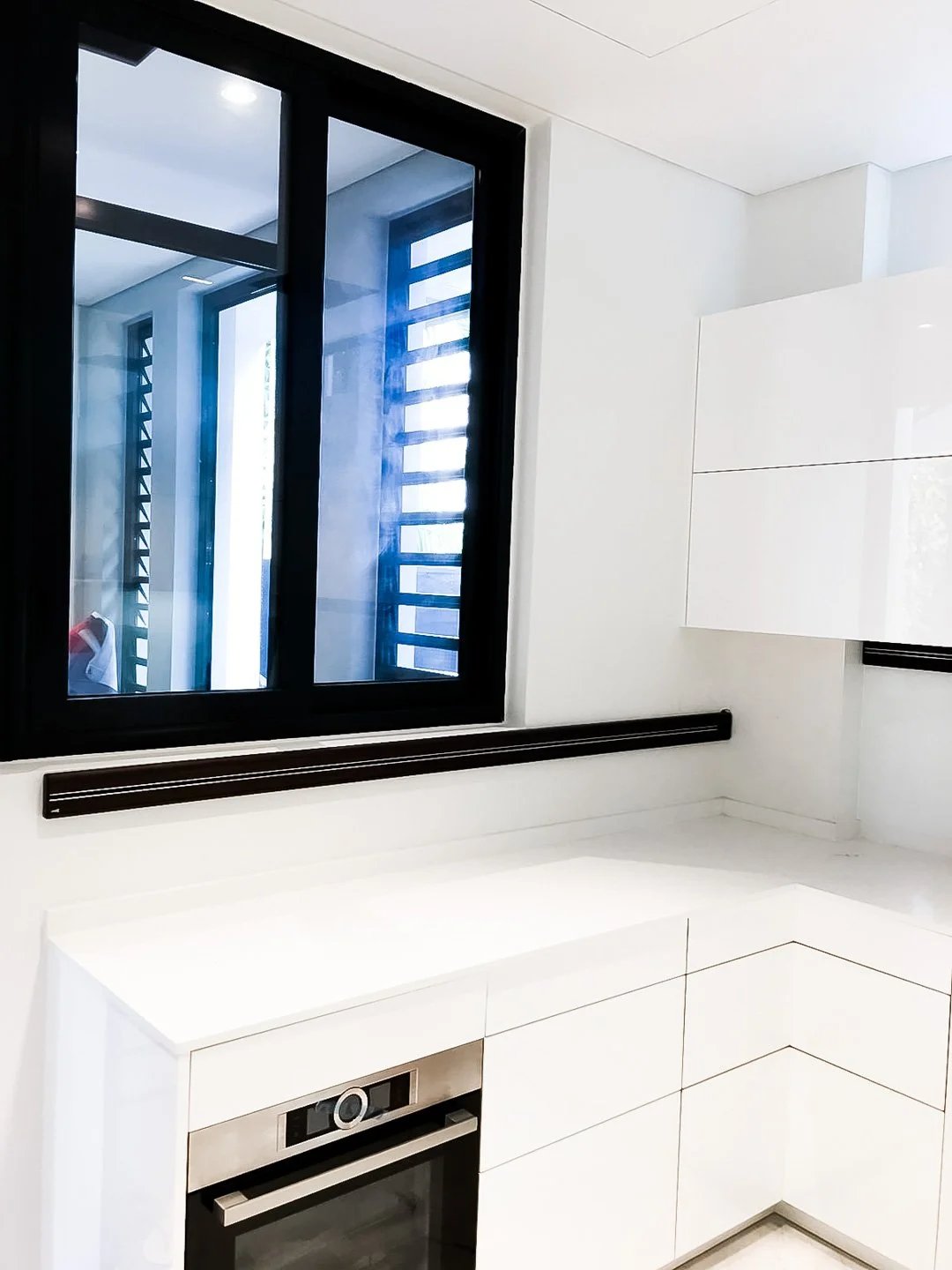 Line8 Model SL track in Black Hairline above a kitchen countertop