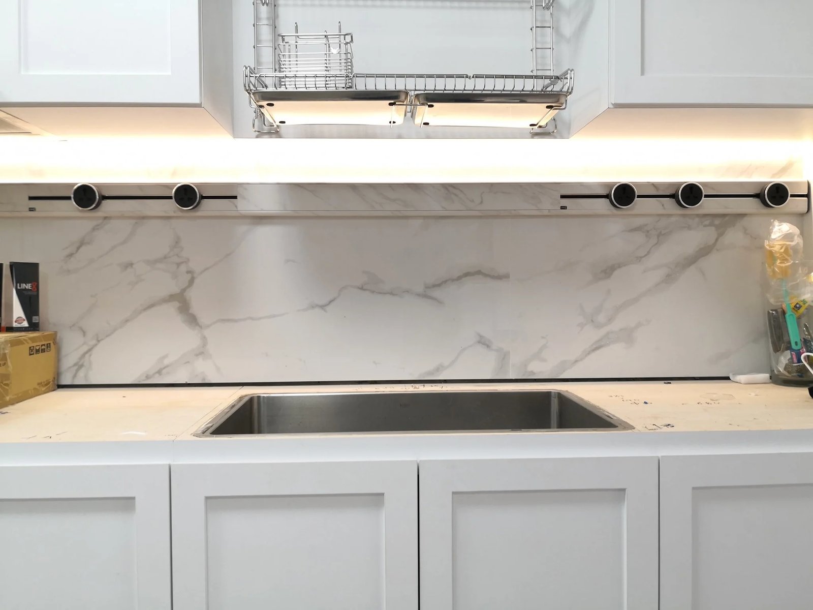 Line8 Model SL track in Black Hairline above a kitchen sink