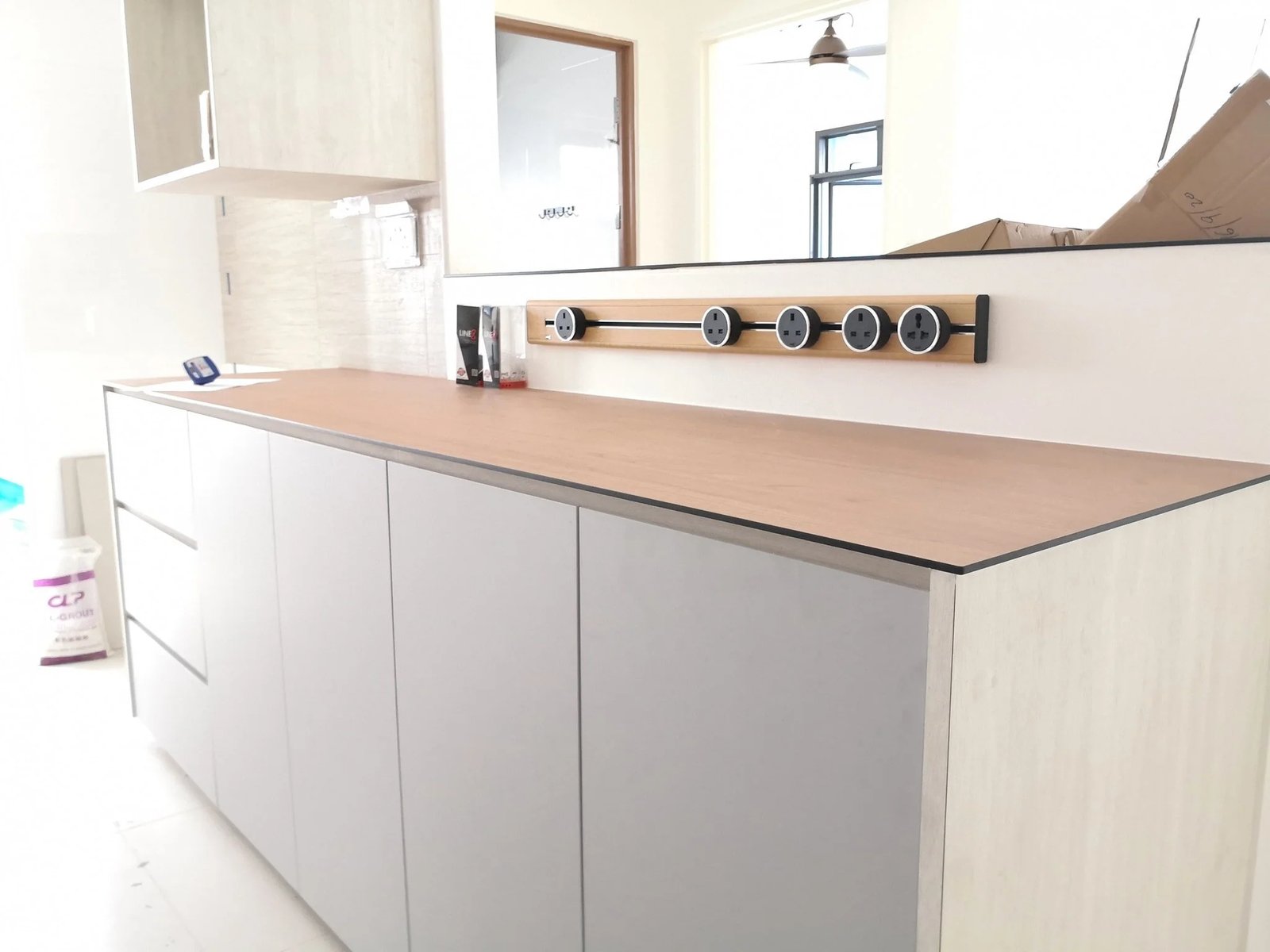 Line8 Model SL track in Black Hairline above a kitchen countertop powering lighting modules
