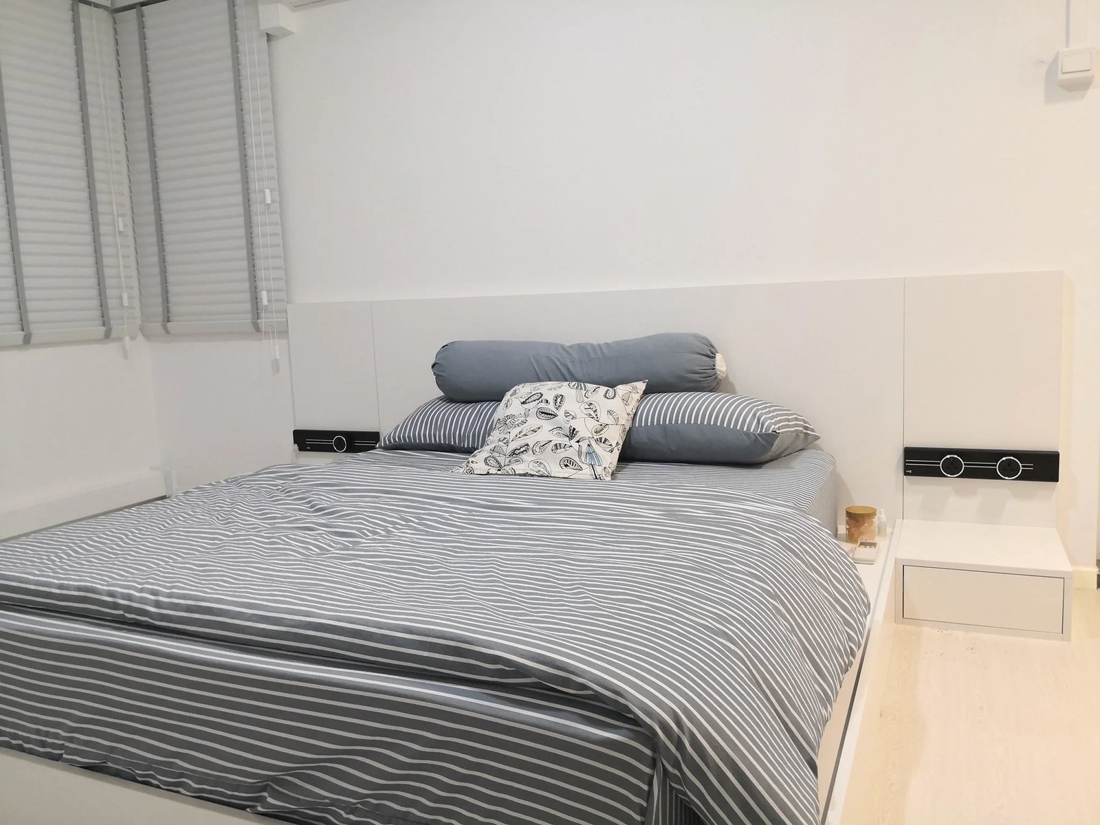 Line8 Model SL track in Black Hairline above the headboard in a bedroom
