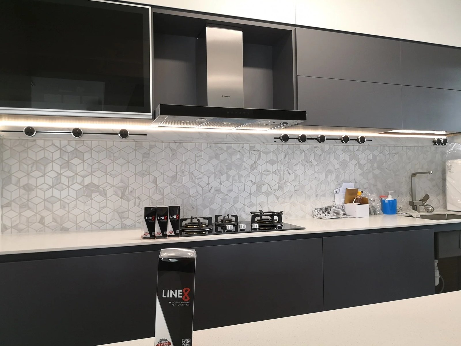 Line8 Model SL track in Black Hairline above a kitchen hob