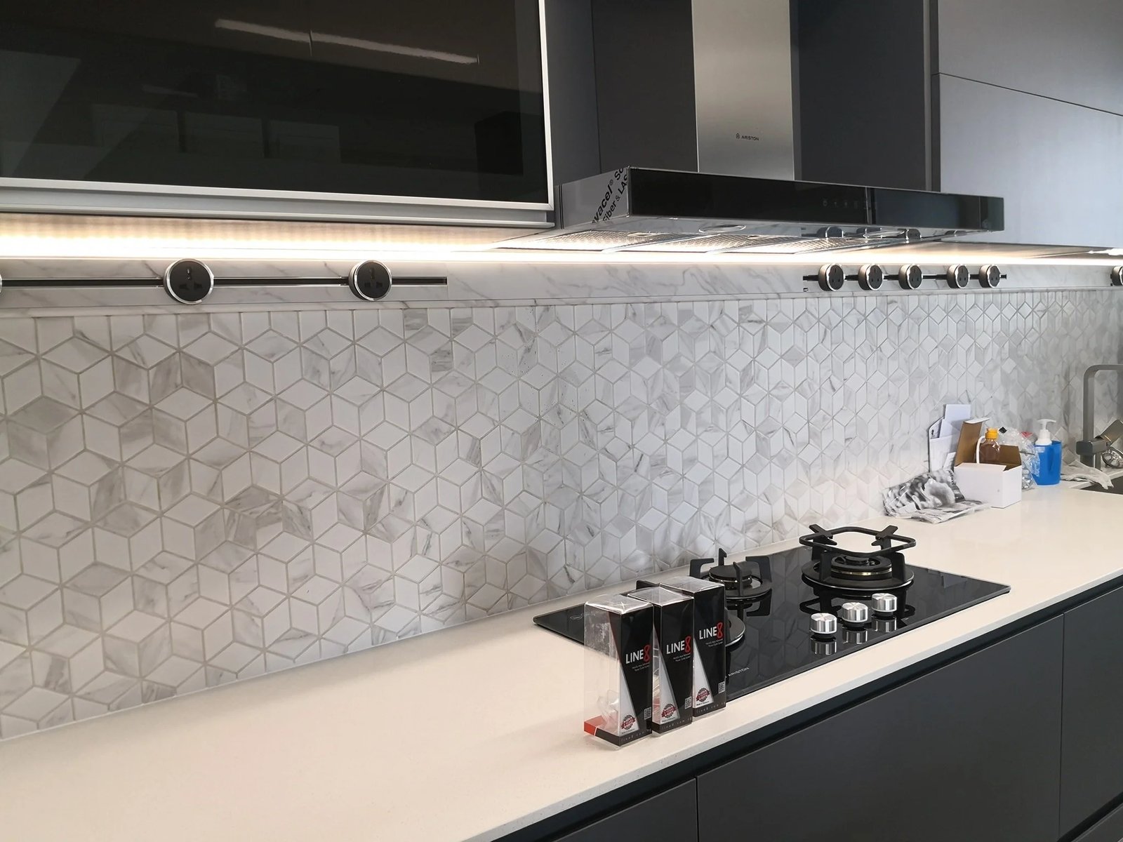 Line8 Model SL track in Black Hairline above the kitchen hob