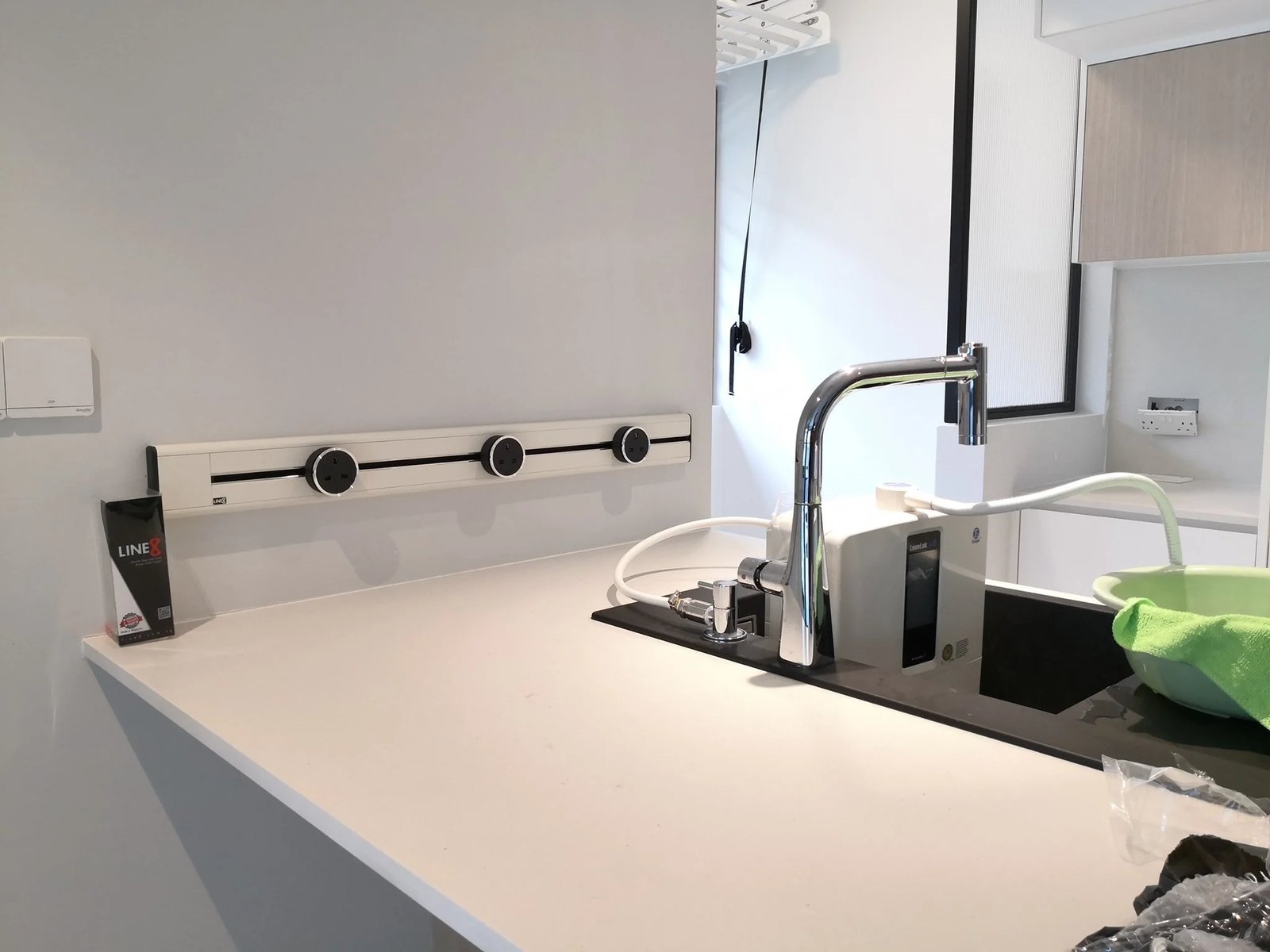 Line8 Model SL track in Pearl White above a kitchen sink