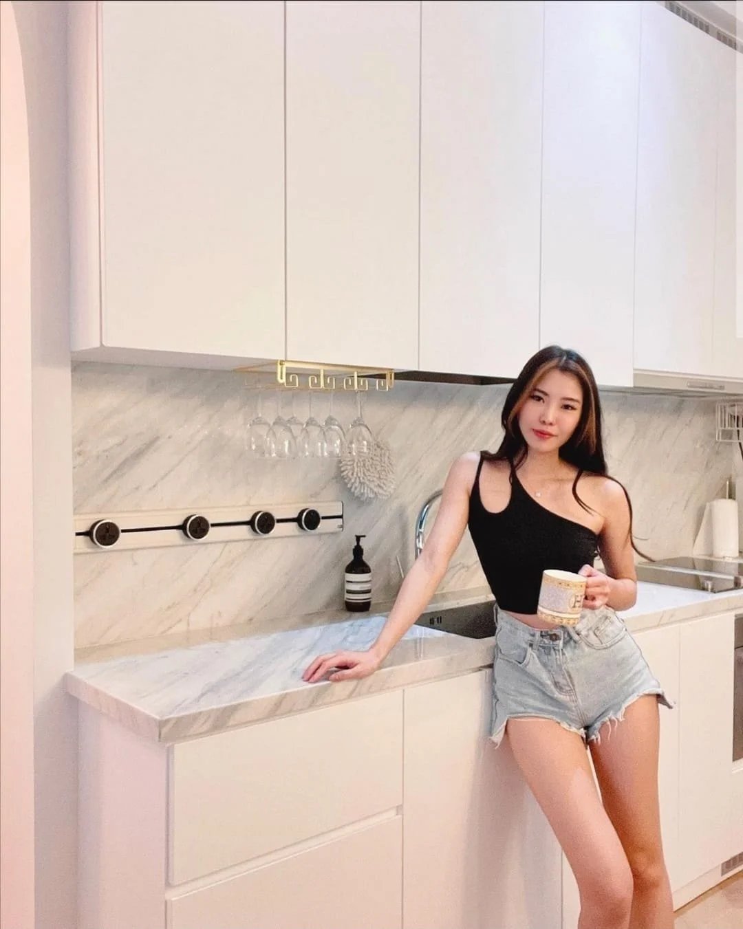 Line8 Model SL track in Gold Hairline above a kitchen sink