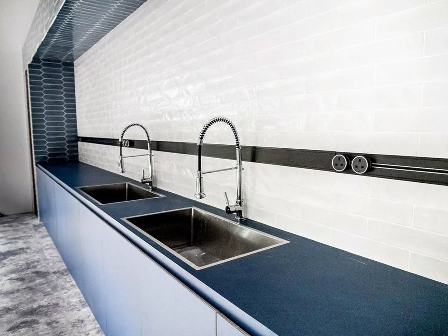 Line8 Model SL track in Black Hairline above the kitchen sink area