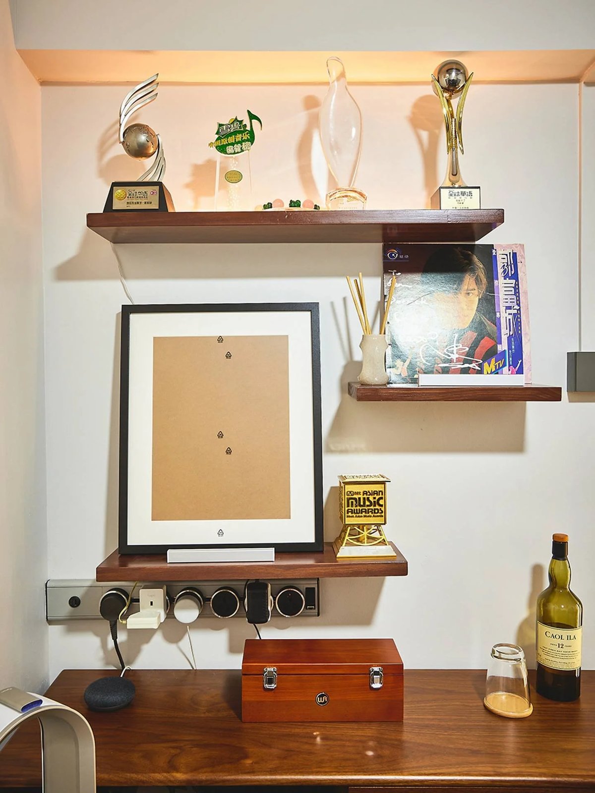 Line8 Model SL track in Black Hairline above a wooden shelf with decor and a wine bottle