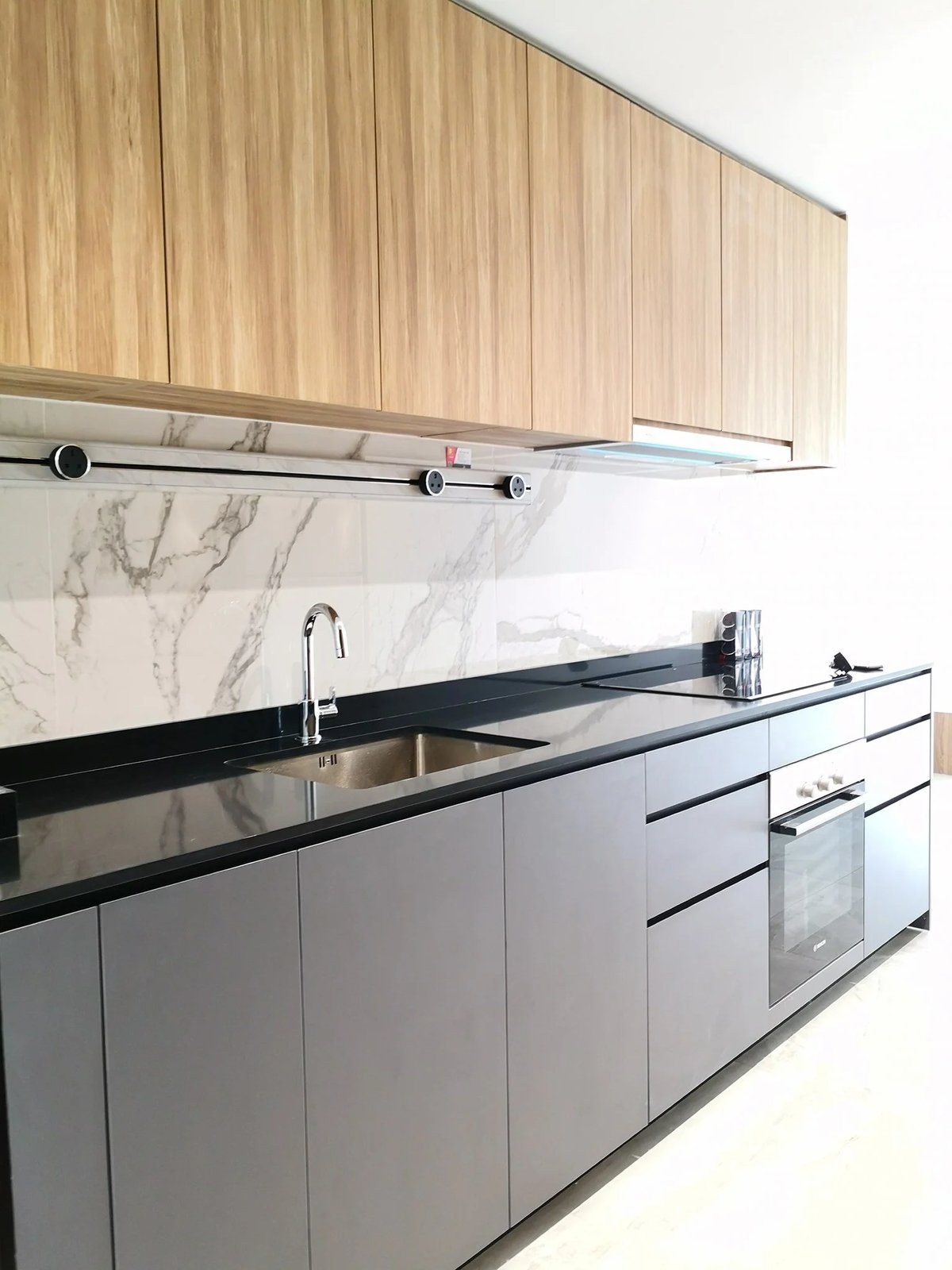 Line8 Model SL track in Black Hairline above the kitchen sink