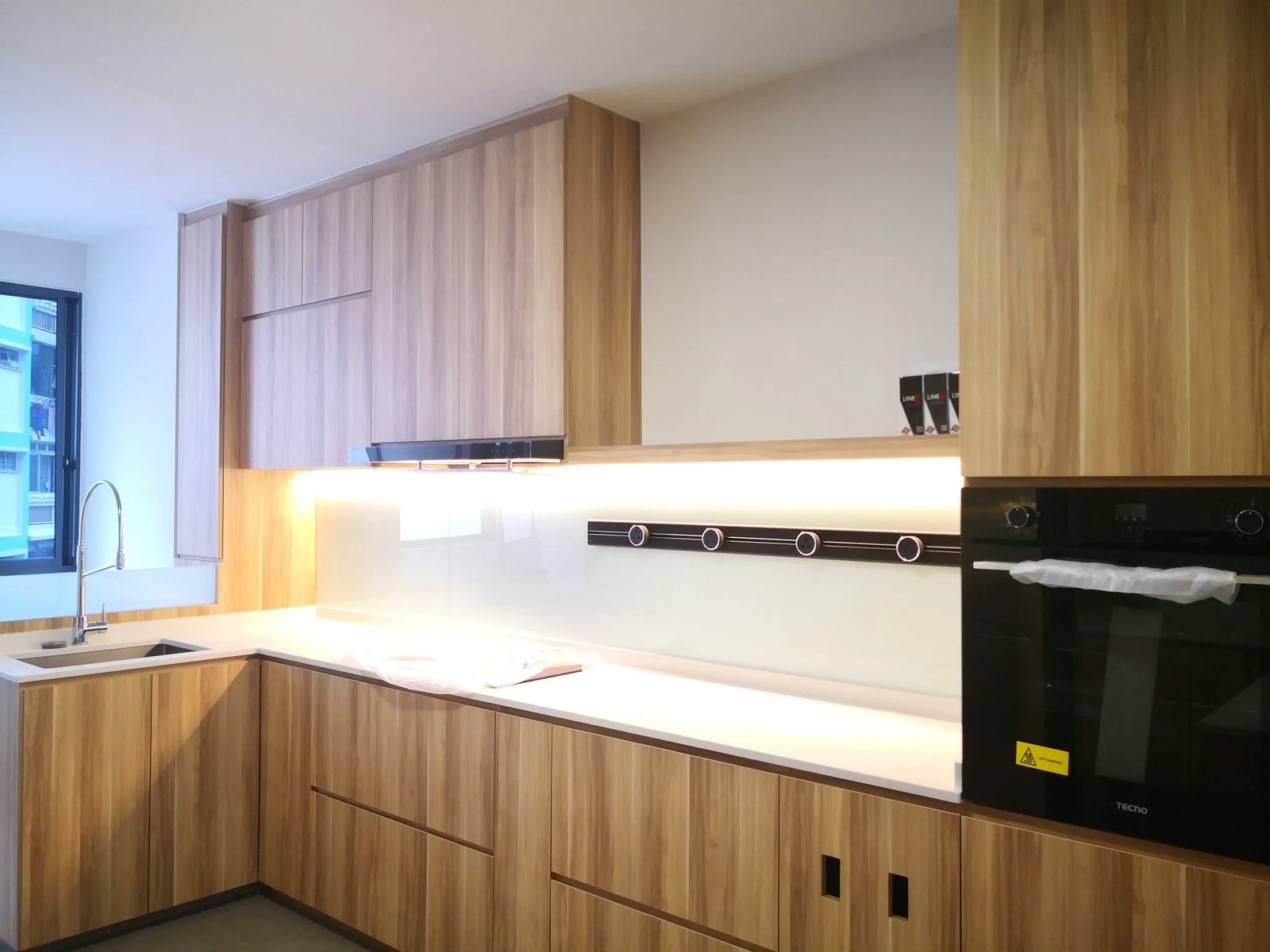 Line8 Model SL track in Black Hairline above the kitchen sink area