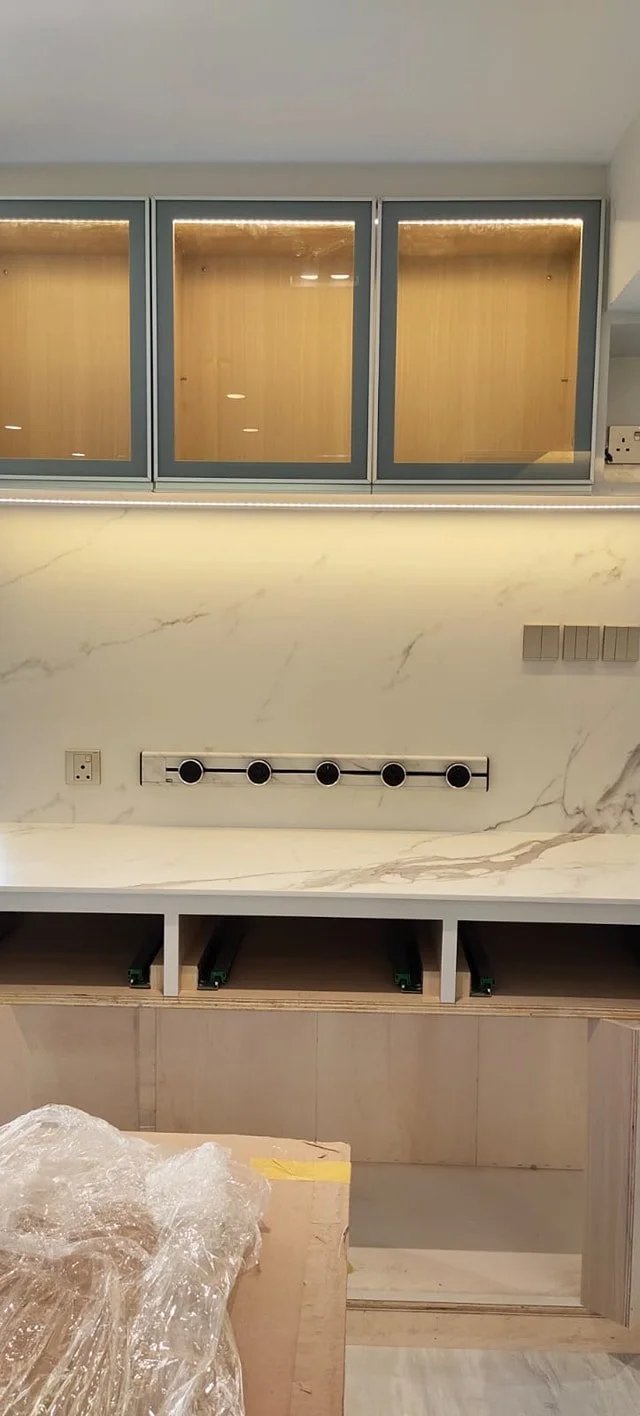 Line8 Model SL track in Silver Hairline above a kitchen countertop with cabinets