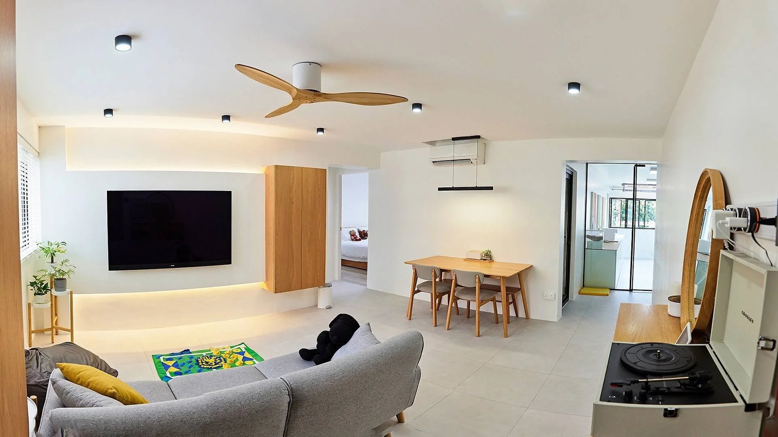 Line8 Model SL track in Black Hairline above a dining table in the living room