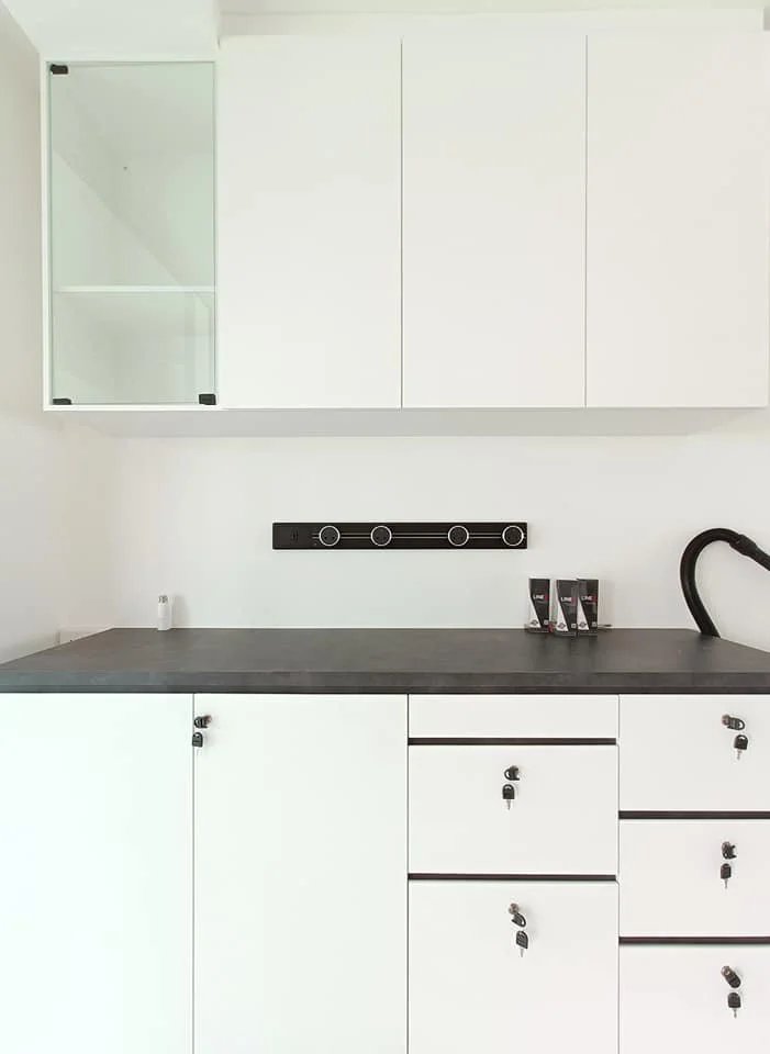 Line8 Model SL track in Black Hairline above a kitchen countertop