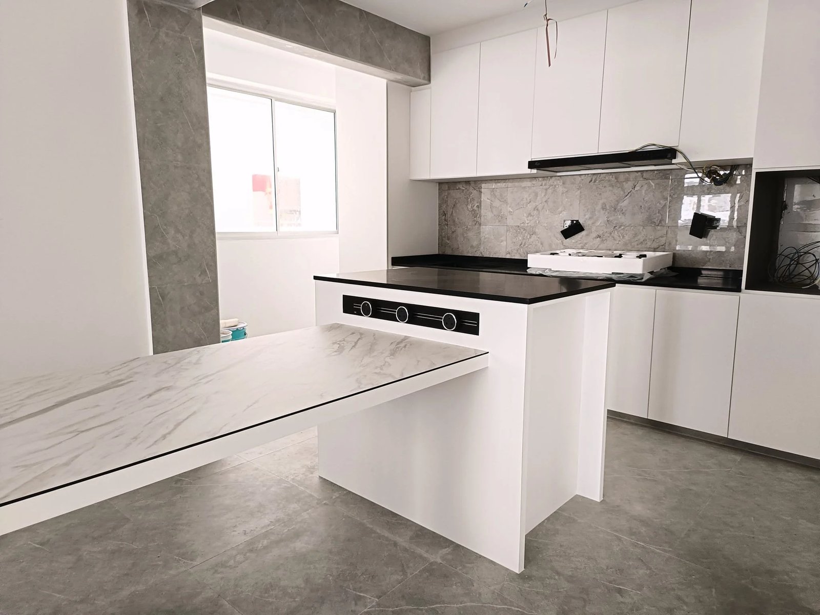 Line8 Model SL track in Black Hairline above the kitchen island
