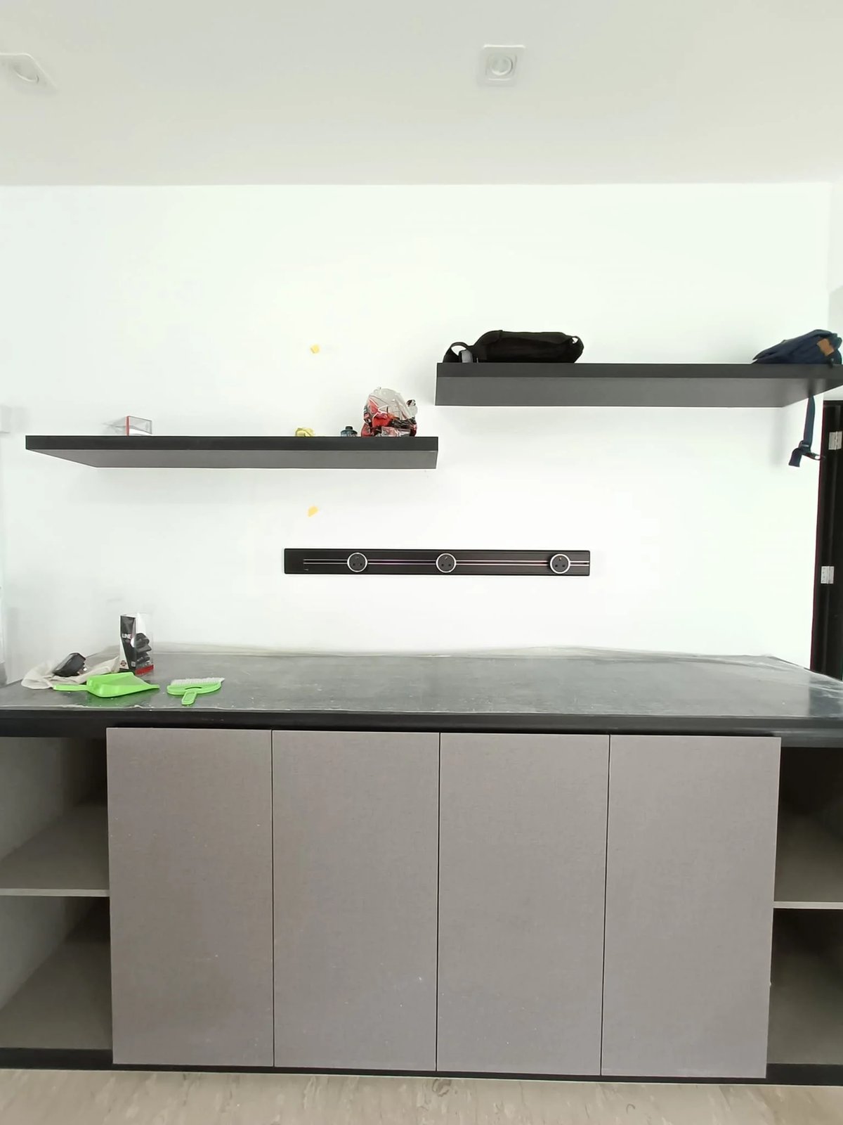 Line8 Model SL track in Black Hairline above a kitchen counter