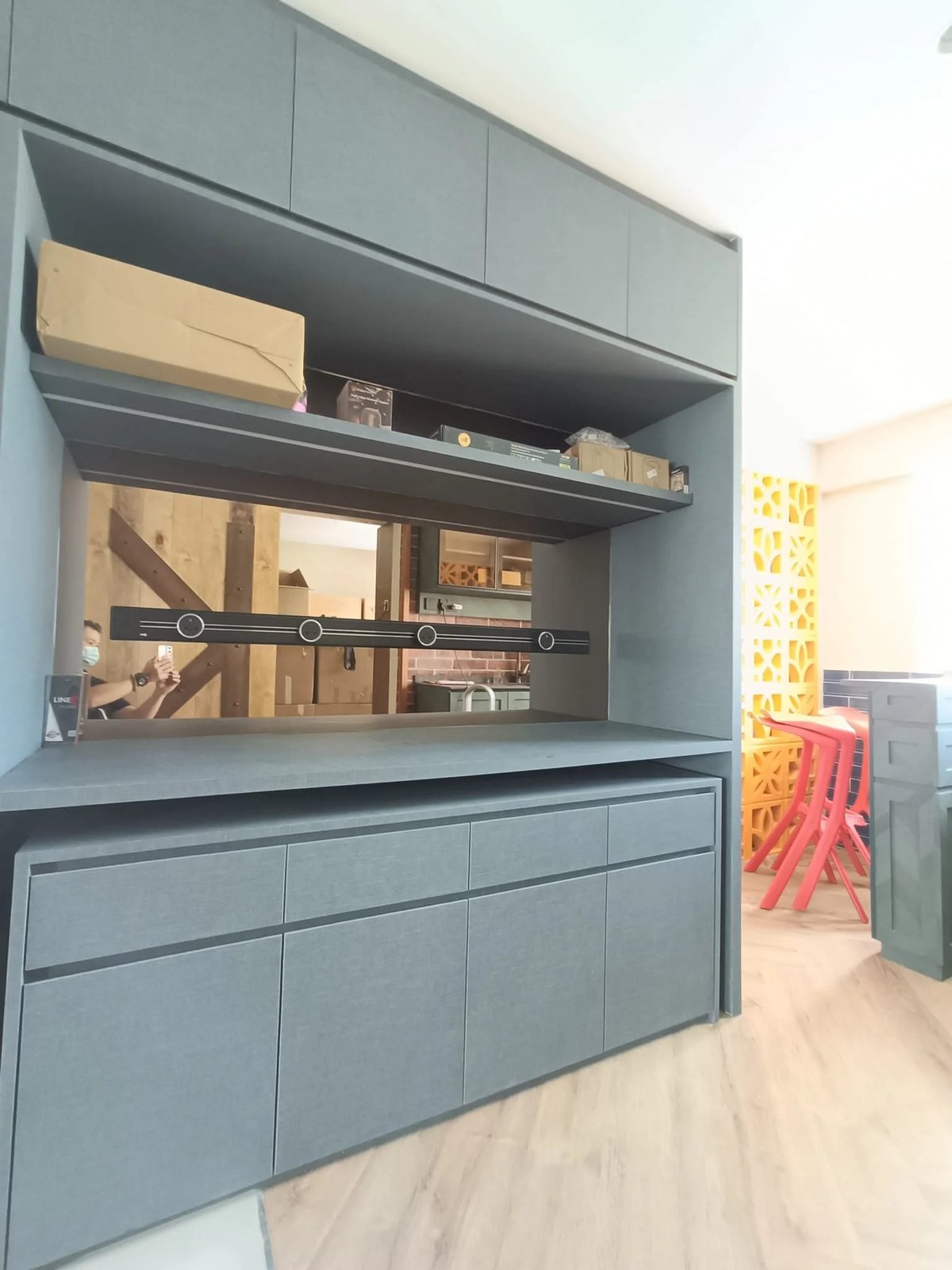 Line8 Model SL track in Black Hairline above a grey cabinet in the kitchen