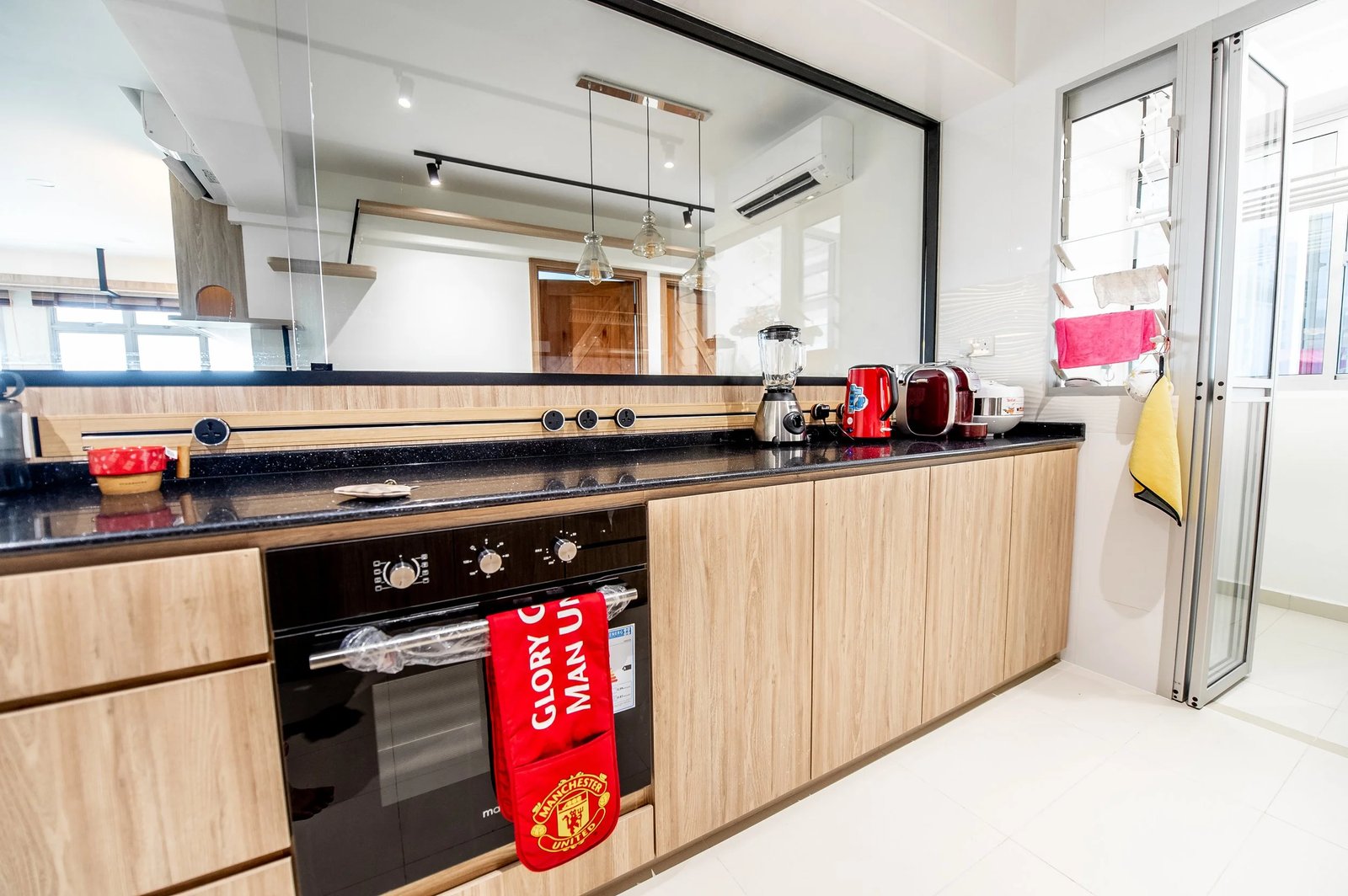 Line8 Model SL track in Black Hairline above the kitchen countertop powering appliances