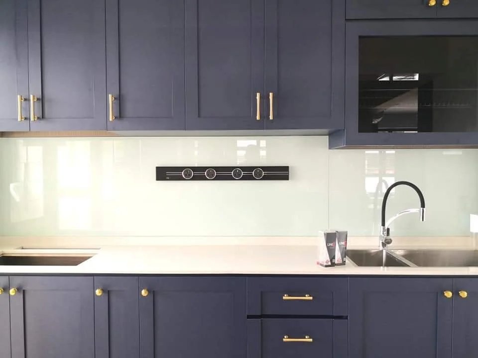 Line8 Model SL track in Black Hairline above the kitchen sink