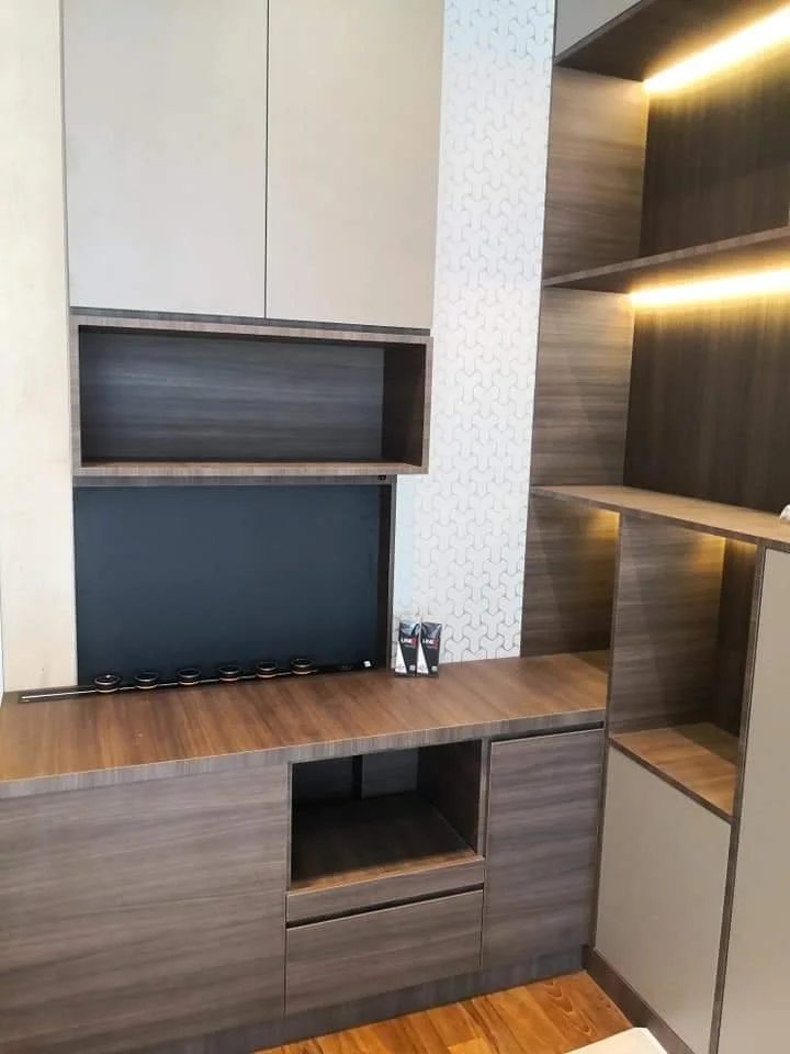 Line8 Model SL track in Black Hairline above a study desk