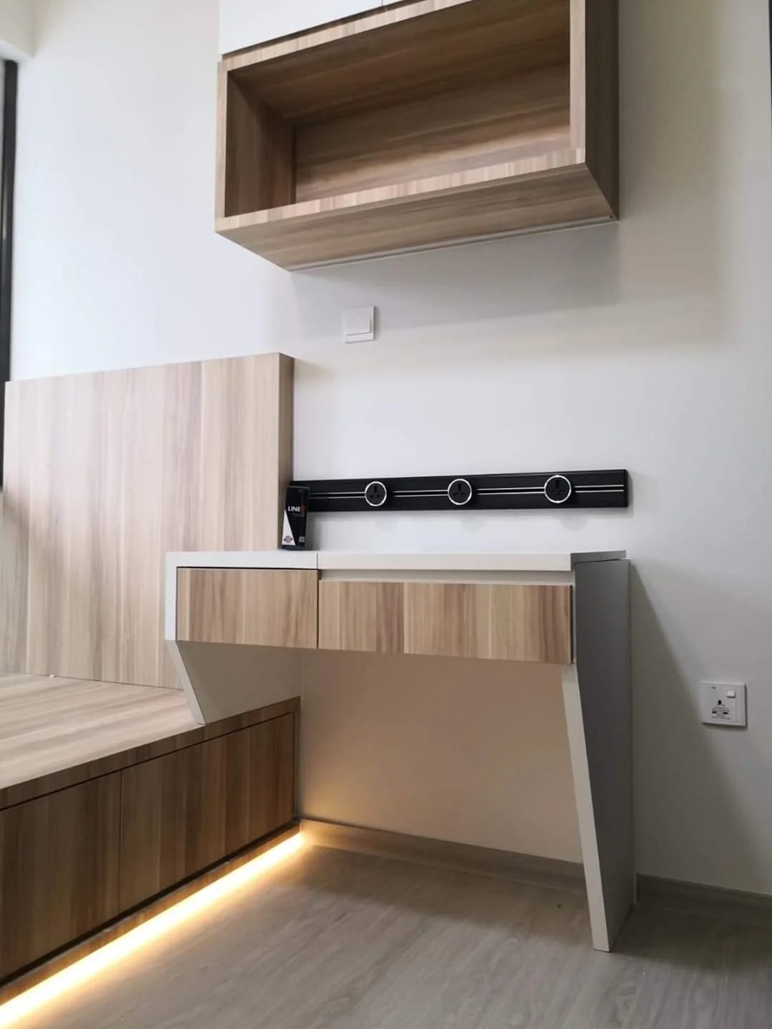 Line8 Model SL track in Black Hairline above a bedside table