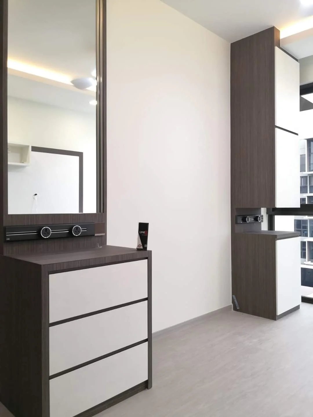 Line8 Model SL track in Black Hairline above a bedroom dresser