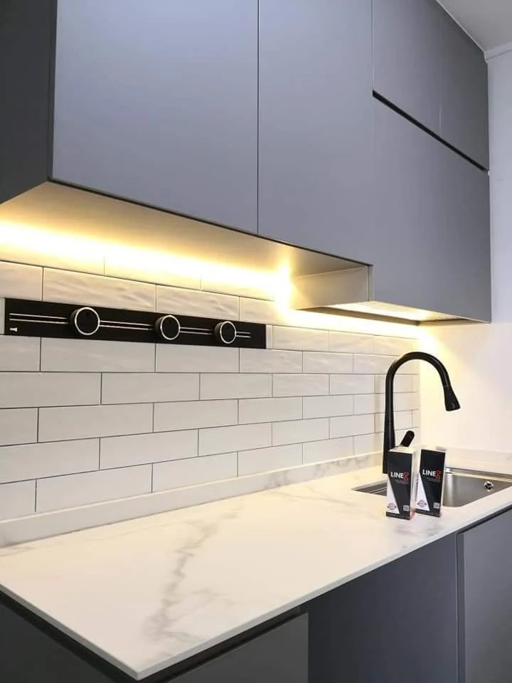 Line8 Model SL track in Black Hairline above a kitchen sink powering under-cabinet lighting