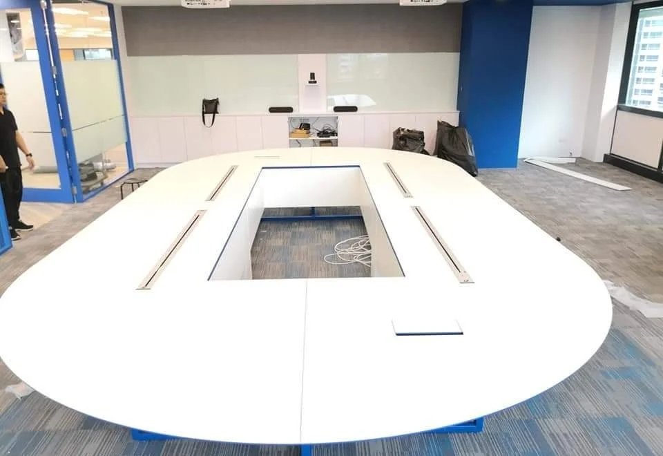 Line8 Model SL track in Black Hairline above a conference table