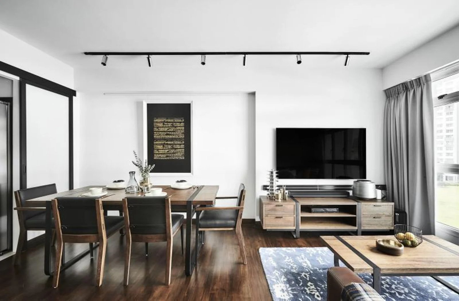 Line8 Model SL track in Black Hairline above a dining table in the living room