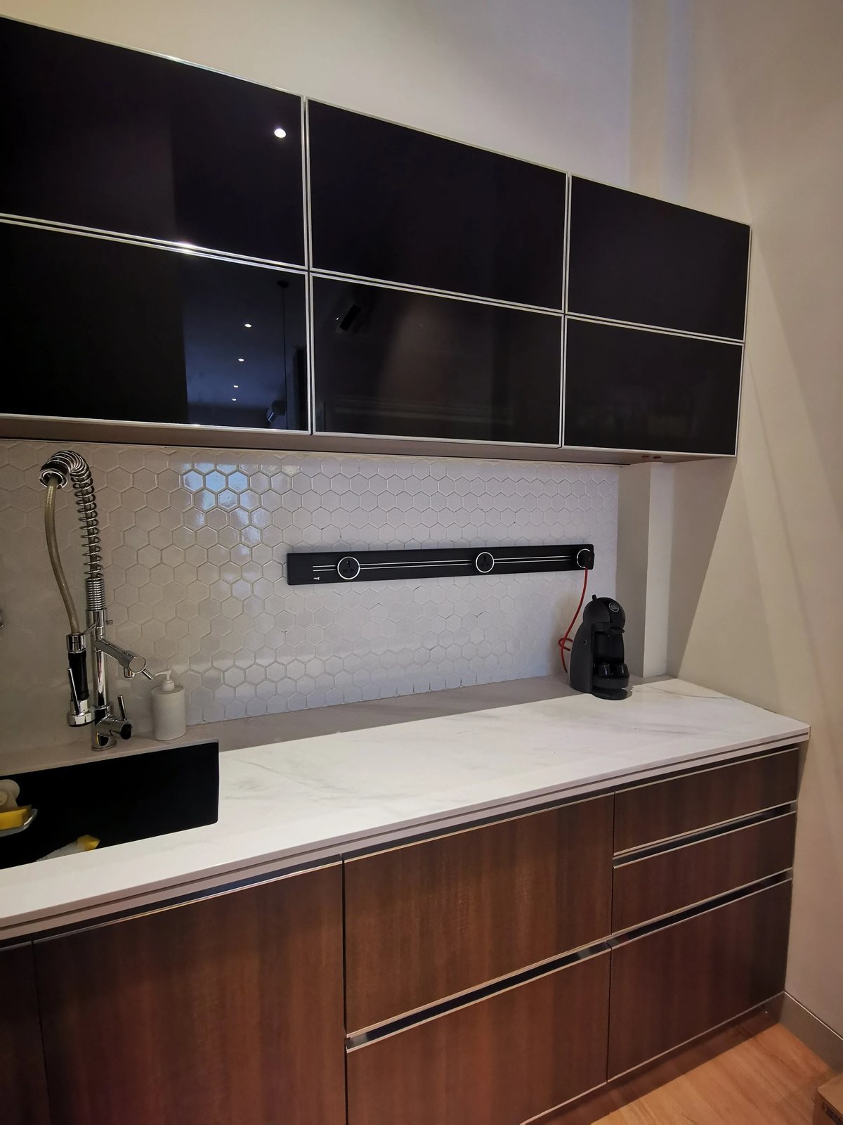 Line8 Model SL track in Black Hairline above a kitchen sink