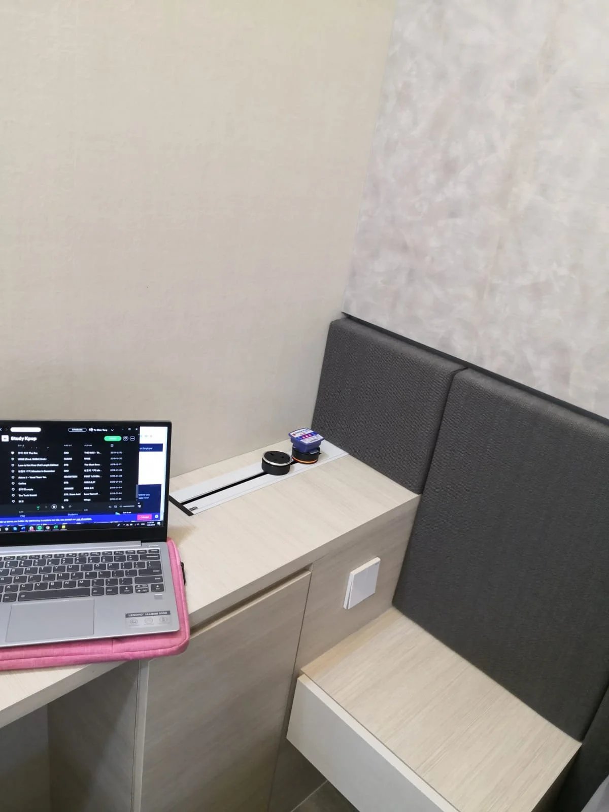 Line8 Model SL track in Black Hairline above a bedside table