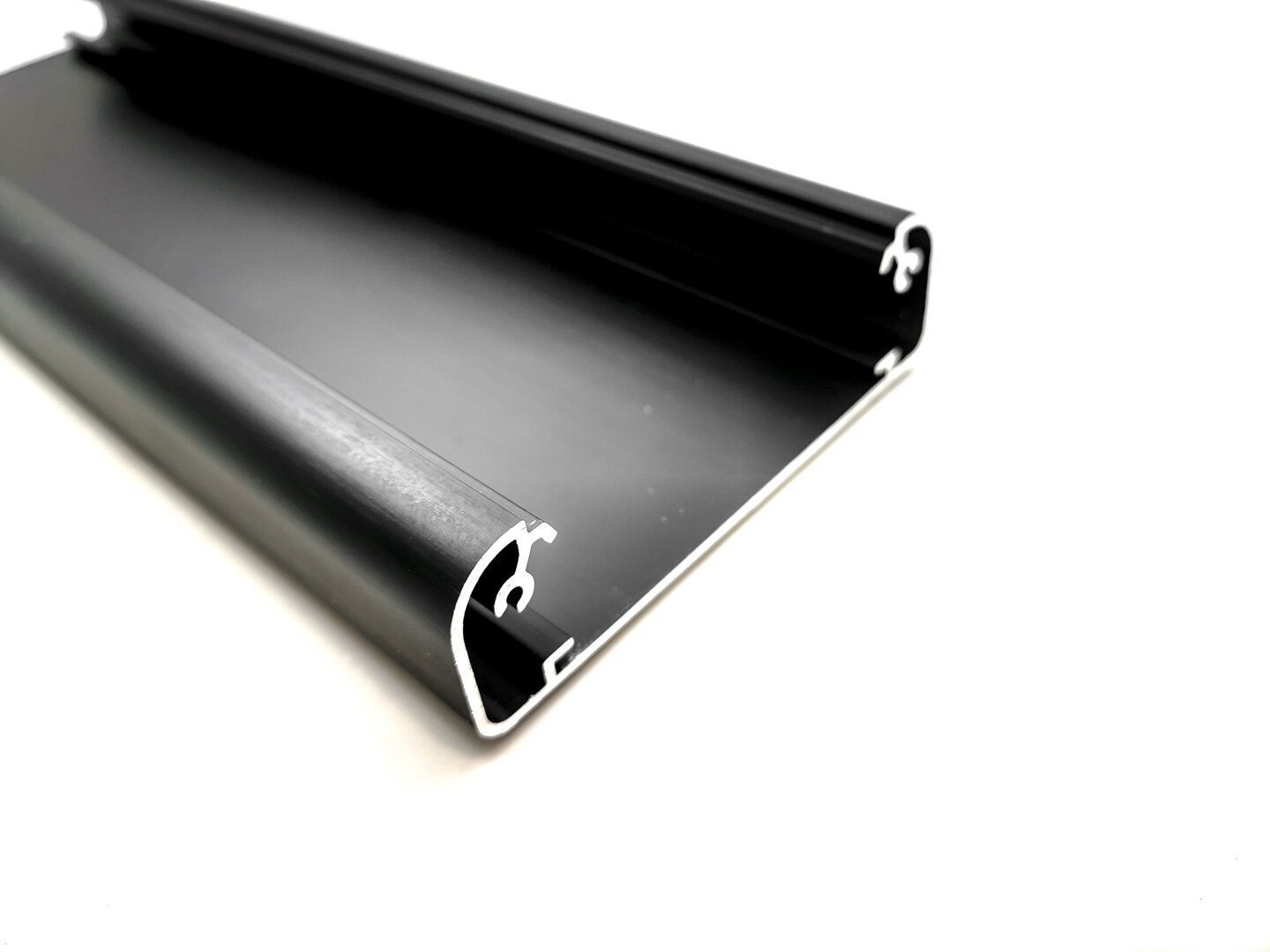 Line8 img 20191210 — modular power track system