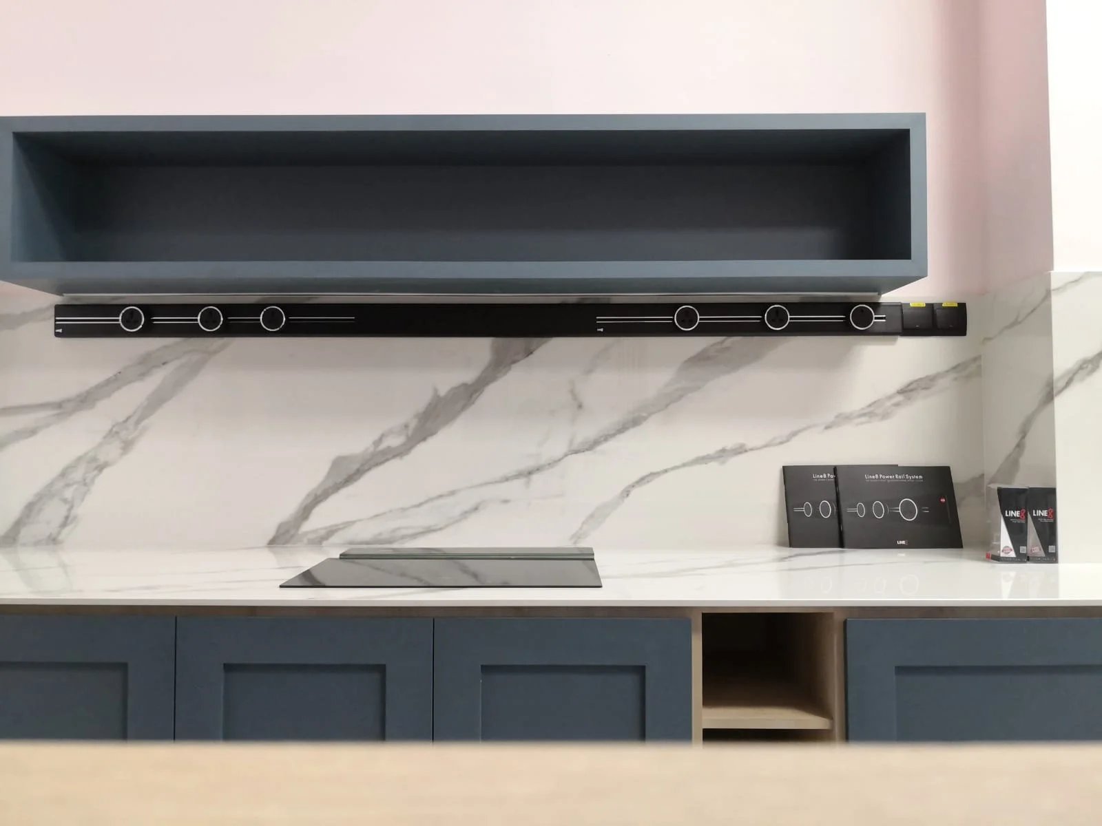 Line8 Model SL track in Black Hairline above a kitchen hob