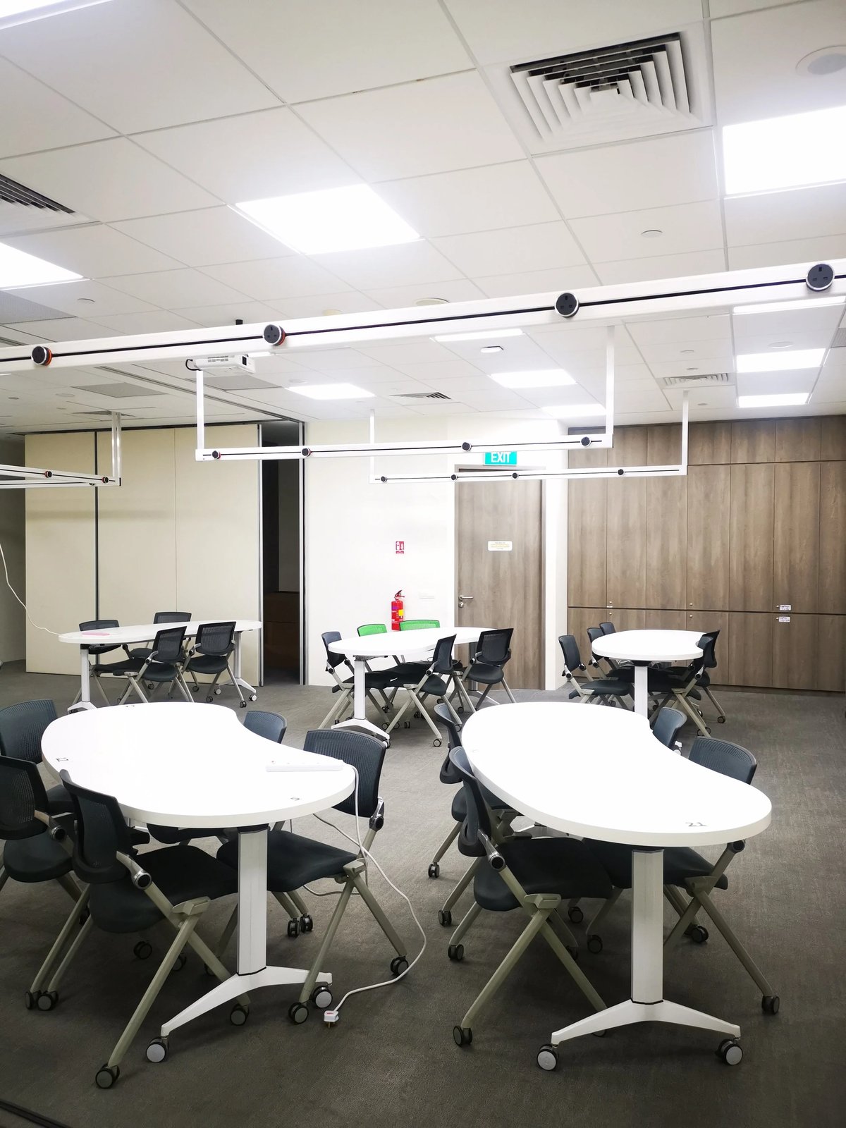 Line8 Model SL track in Black Hairline above a meeting table in a laboratory setting