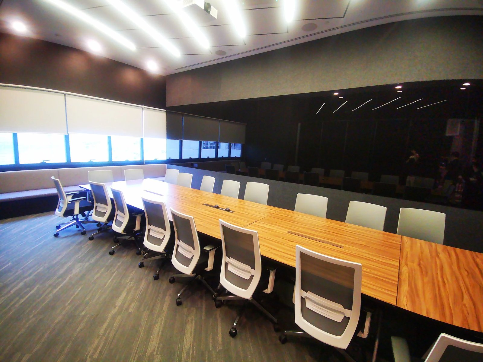 Line8 Model SL track in Black Hairline above a conference table