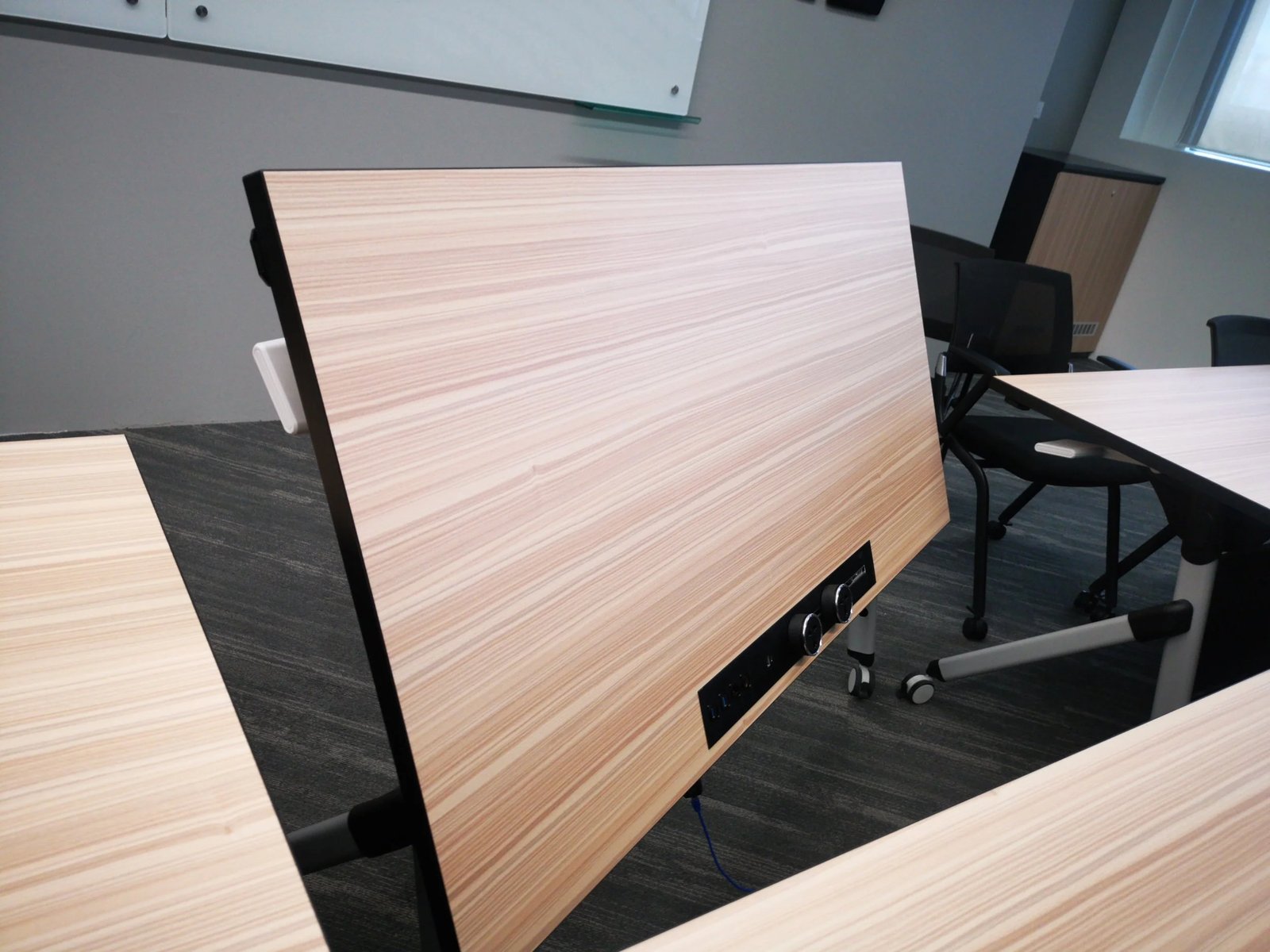 Line8 Model SL track in Black Hairline above a conference table