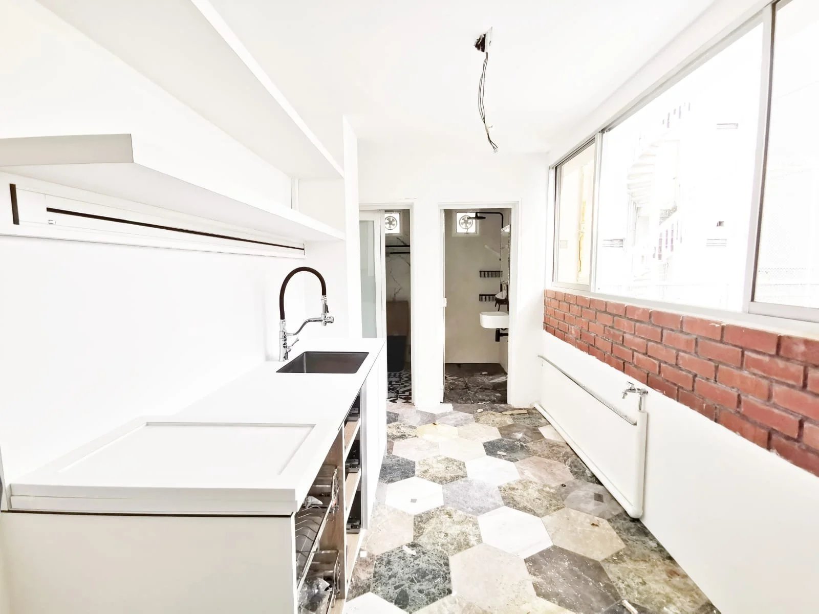 Line8 Model SL track in Black Hairline above the kitchen sink area