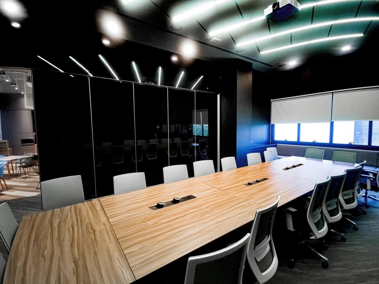 Line8 Model SL track in Black Hairline above a conference table