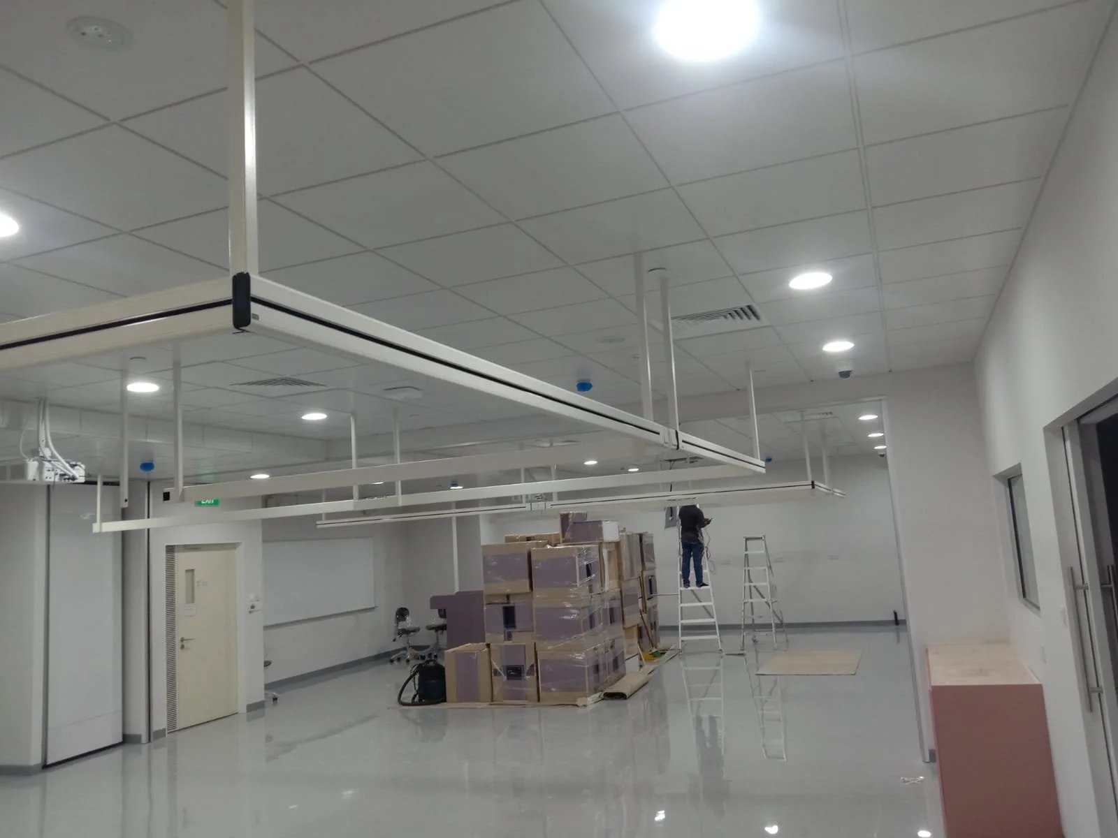 Line8 Model SL track in Black Hairline above a laboratory workspace