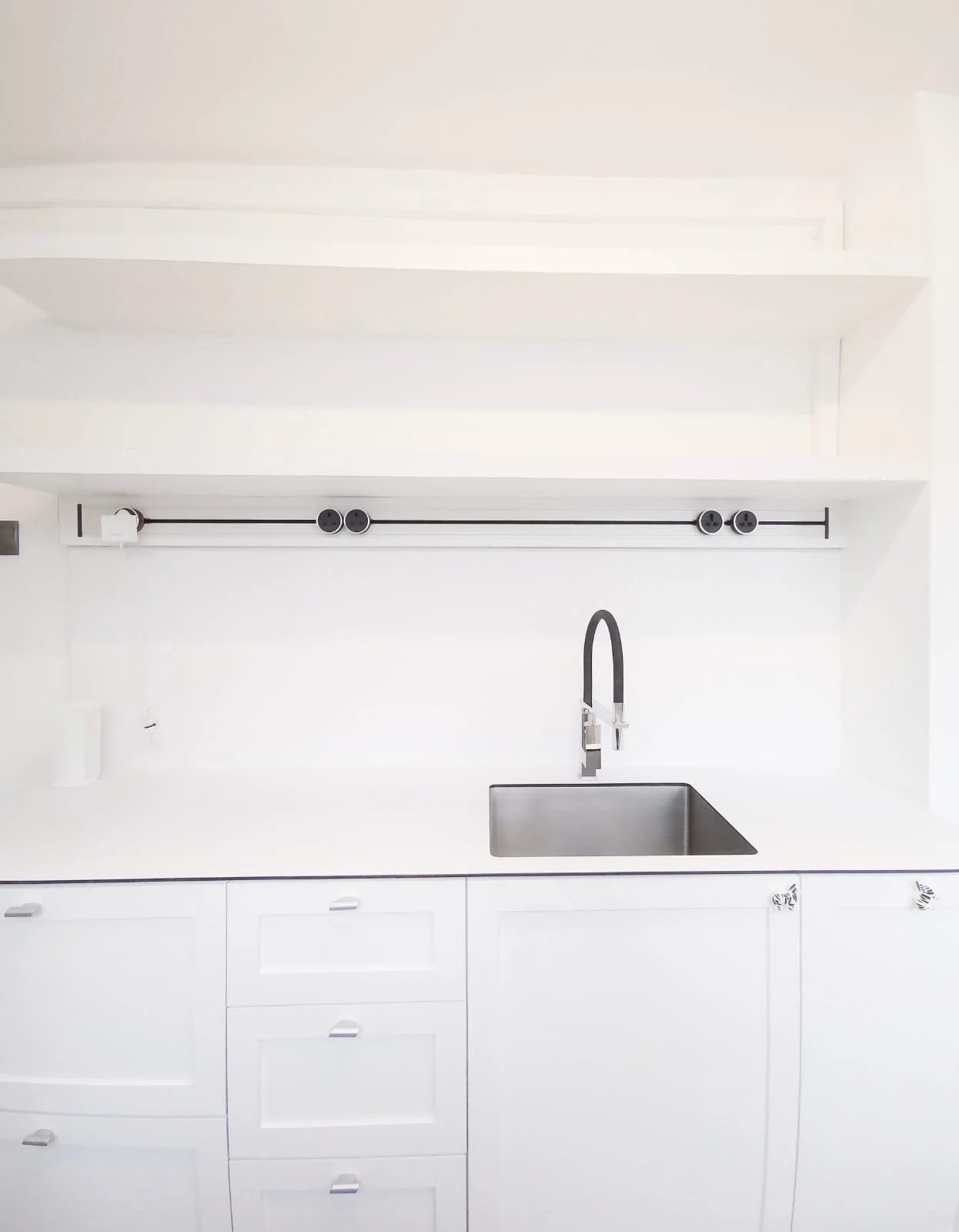 Line8 Model SL track in Silver Hairline above a kitchen sink