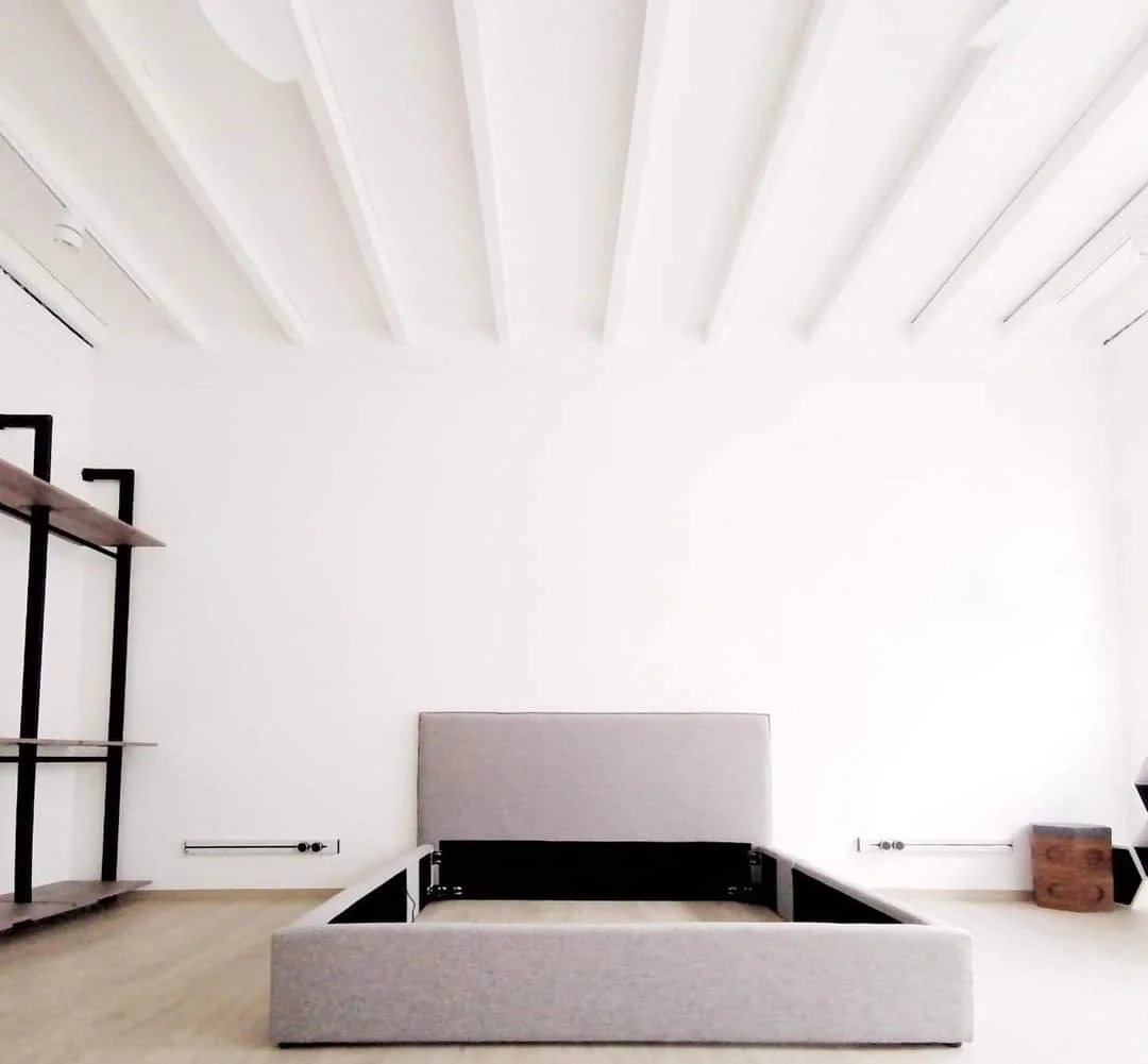 Line8 Model SL track in Pearl White along the wall near the bed frame