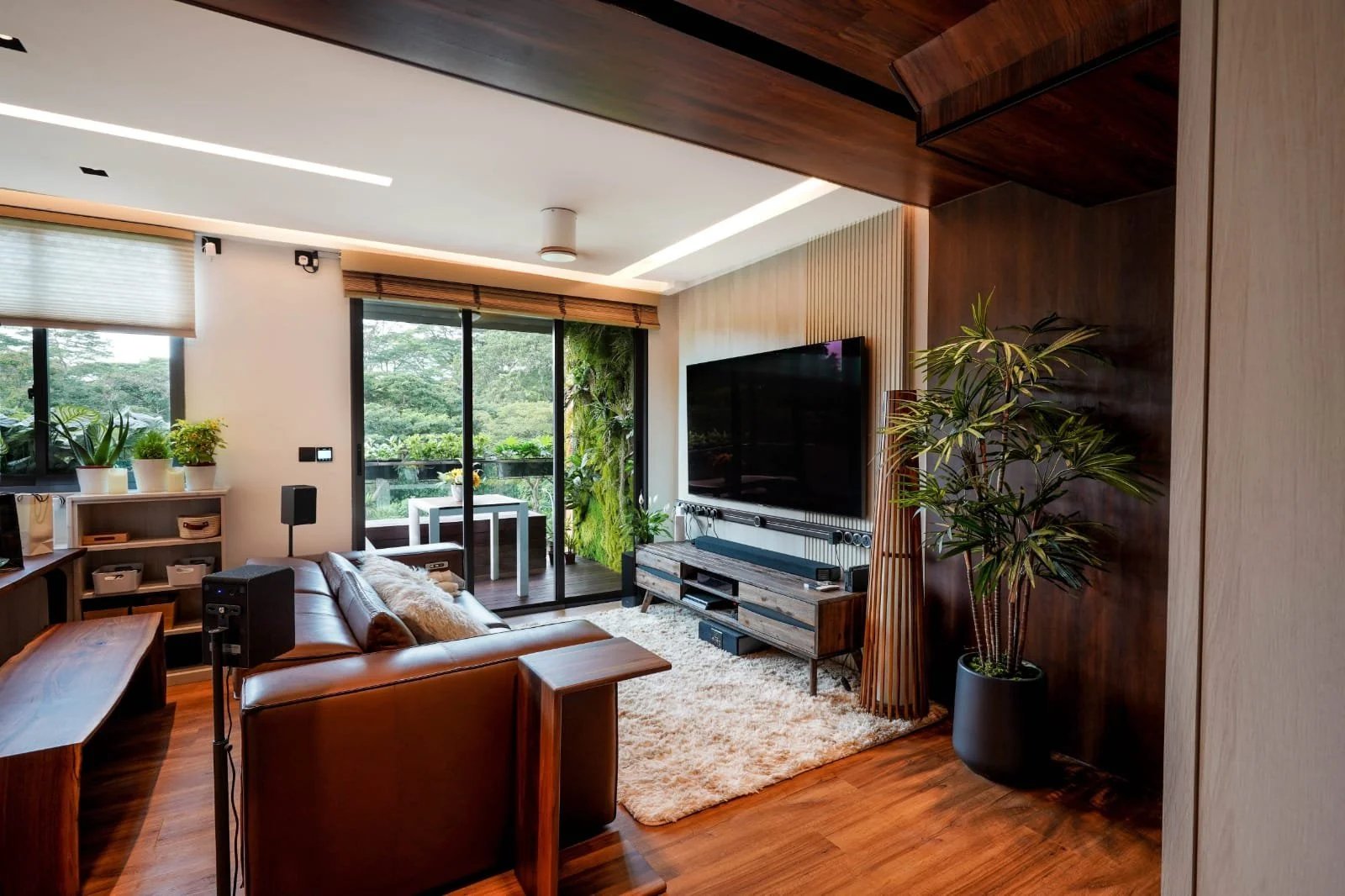Line8 Model SL track in Black Hairline above a living room seating area