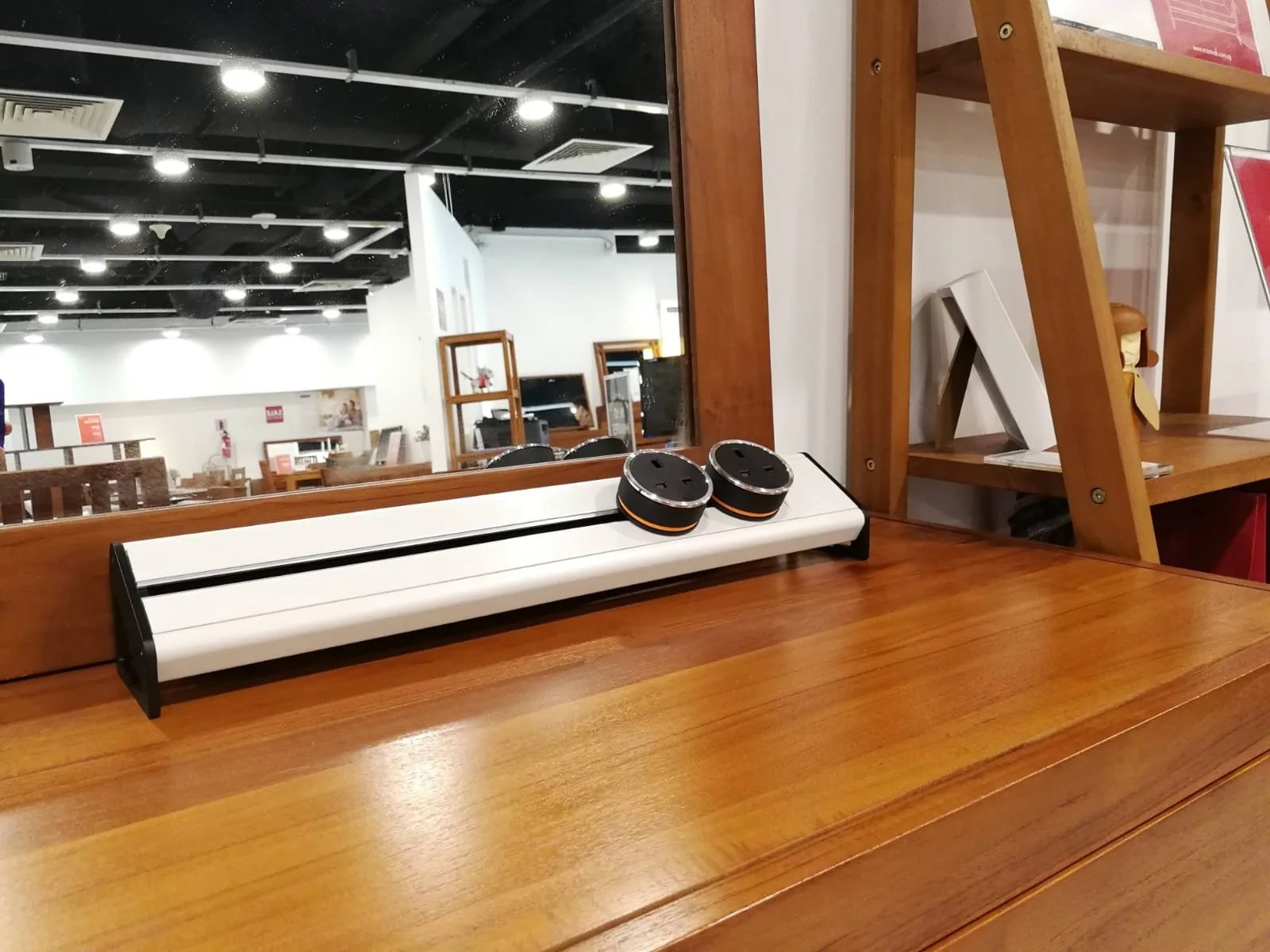 Line8 Model SL track in Pearl White on a wooden shelf in a study area