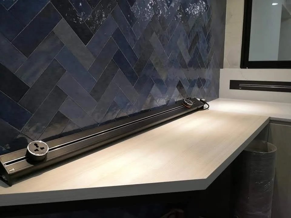 Line8 Model SL track in Black Hairline above a study desk