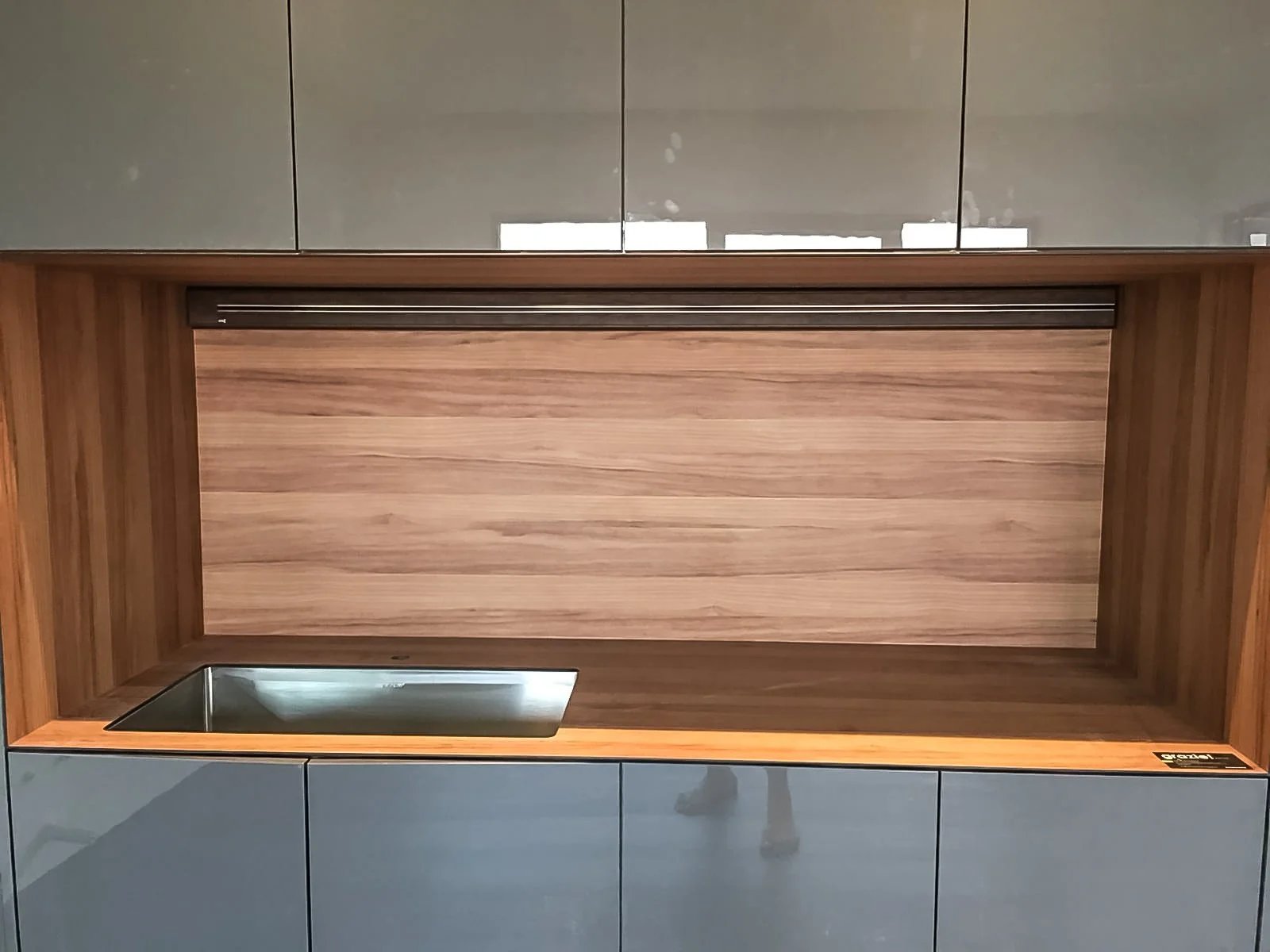 Line8 Model SL track in Black Hairline above a kitchen sink