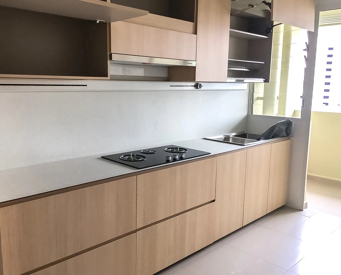 Line8 Model SL track in Black Hairline above a kitchen hob and sink area