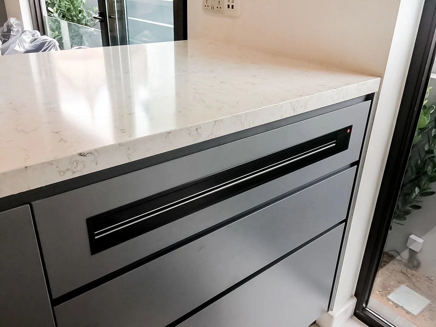 Line8 Model SL track in Black Hairline above a kitchen drawer