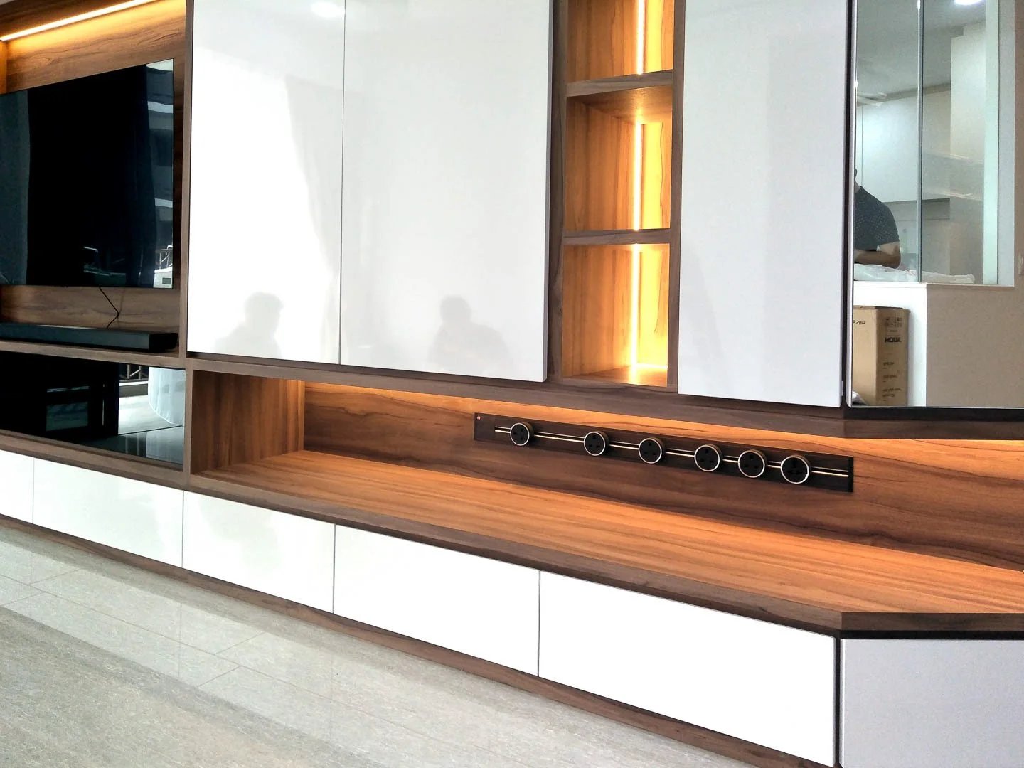 Line8 Model SL track in Black Hairline mounted on a wooden shelf in a living room