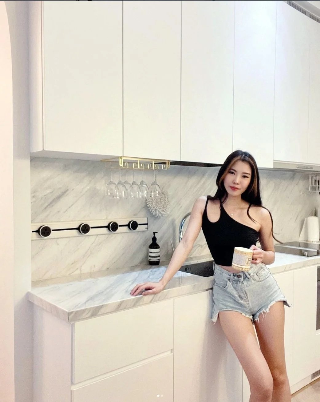 Line8 Model SL track in Gold Hairline above a kitchen sink