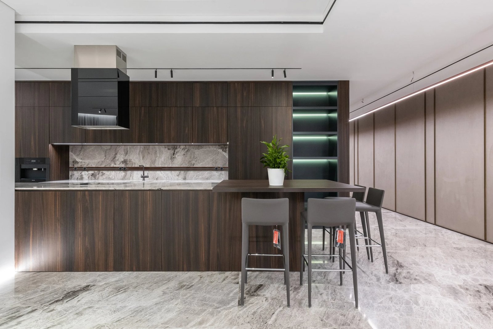 Line8 Model SL track in Black Hairline above the kitchen island