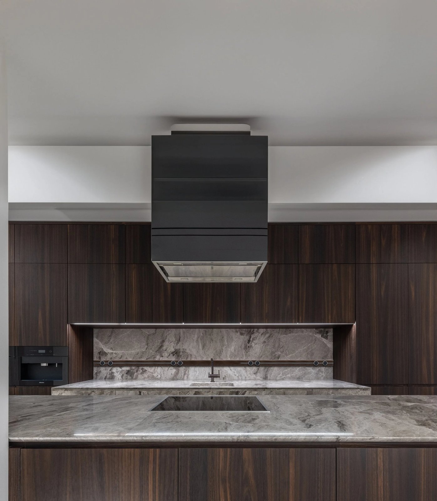 Line8 Model SL track in Black Hairline above a kitchen island with a marble countertop